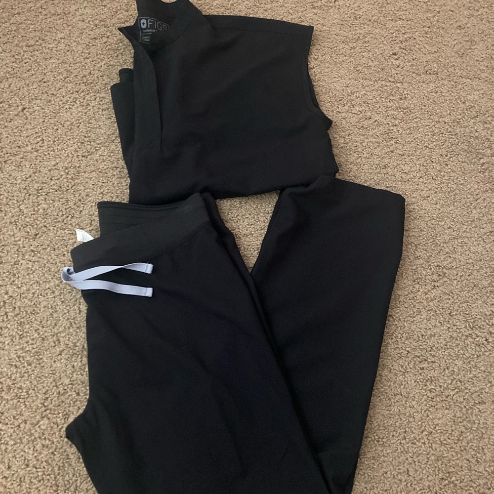 Figs Black Scrub set- size medium